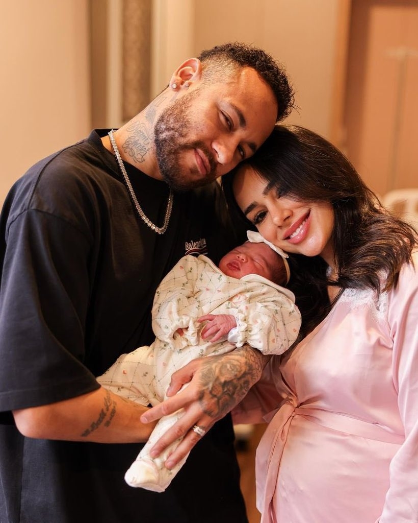 Congratulations❤◆ Neymar’s daughter was born, and a family of three took a sweet photo ~